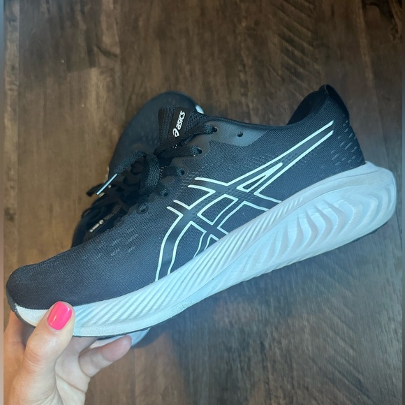 ASICS Running Shoes - Picture 5 of 9